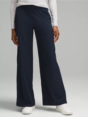Lululemon Swift Mid-Rise Wide Leg Pant